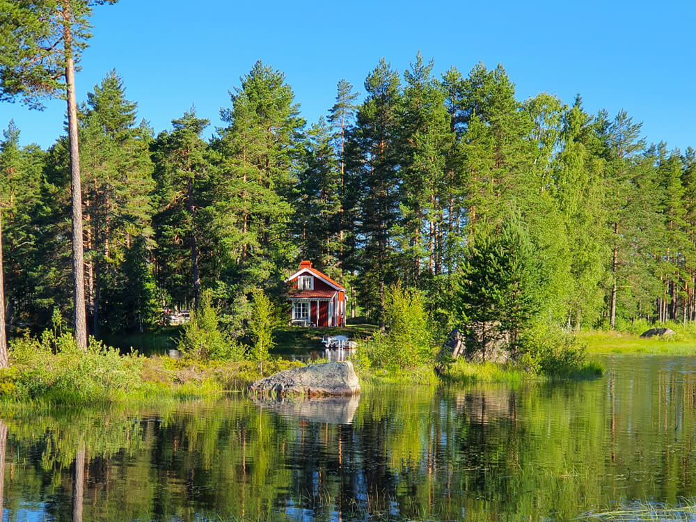 Huis aan het water in Zweden